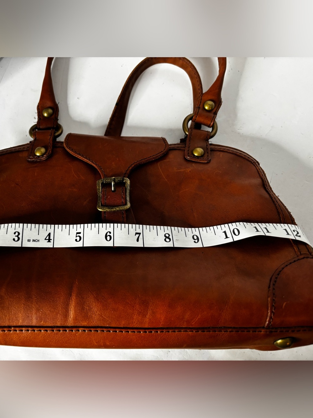 Crown Vintage brown Classic Tan Leather Shoulder Bag - Timeless Everyday Style - Picture 4 of 9